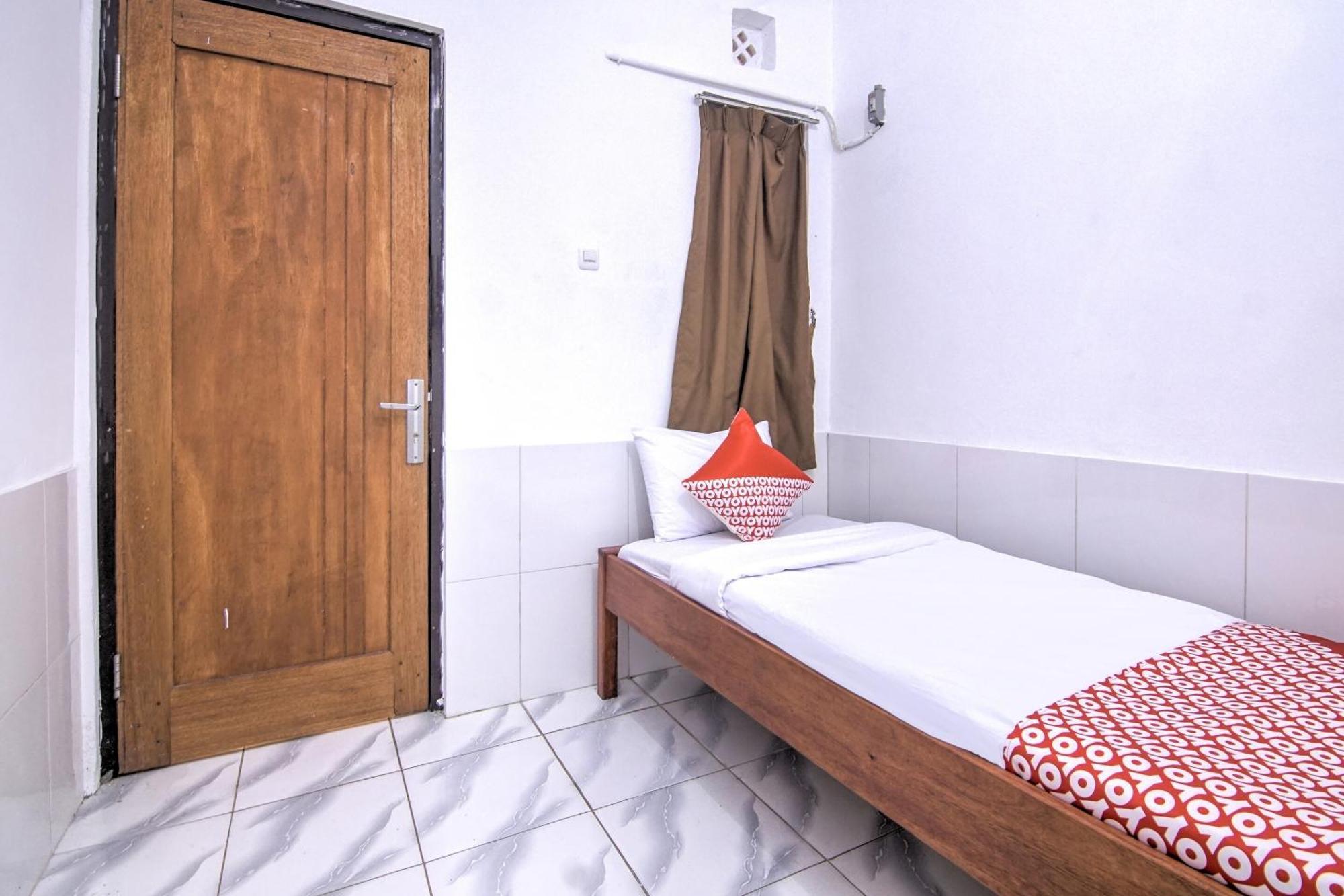 Oyo 3317 Maju Jaya Homestay Syariah Bogor Exterior foto