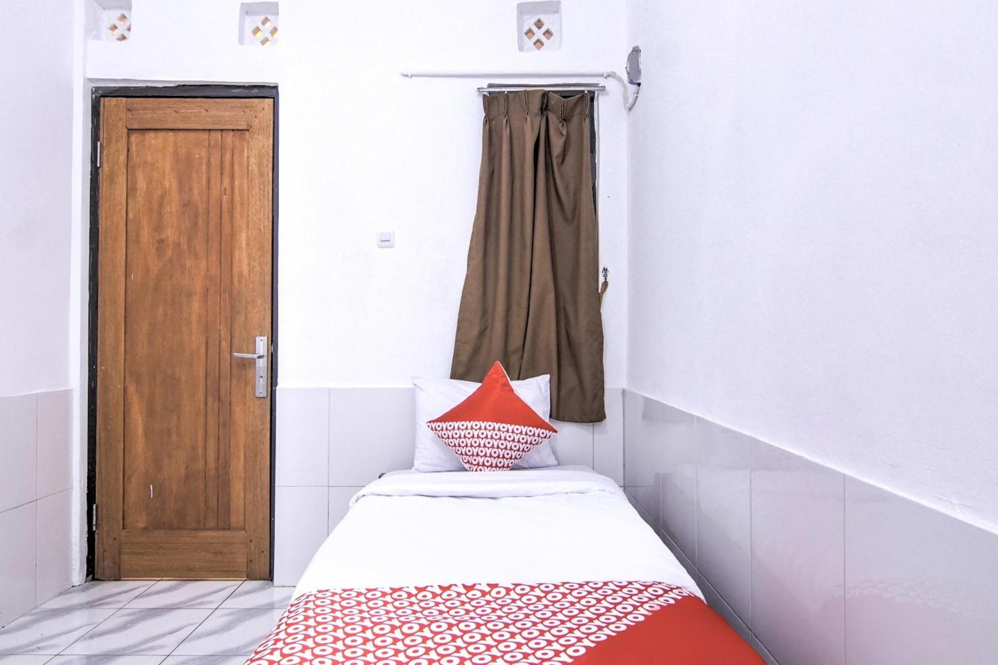 Oyo 3317 Maju Jaya Homestay Syariah Bogor Exterior foto