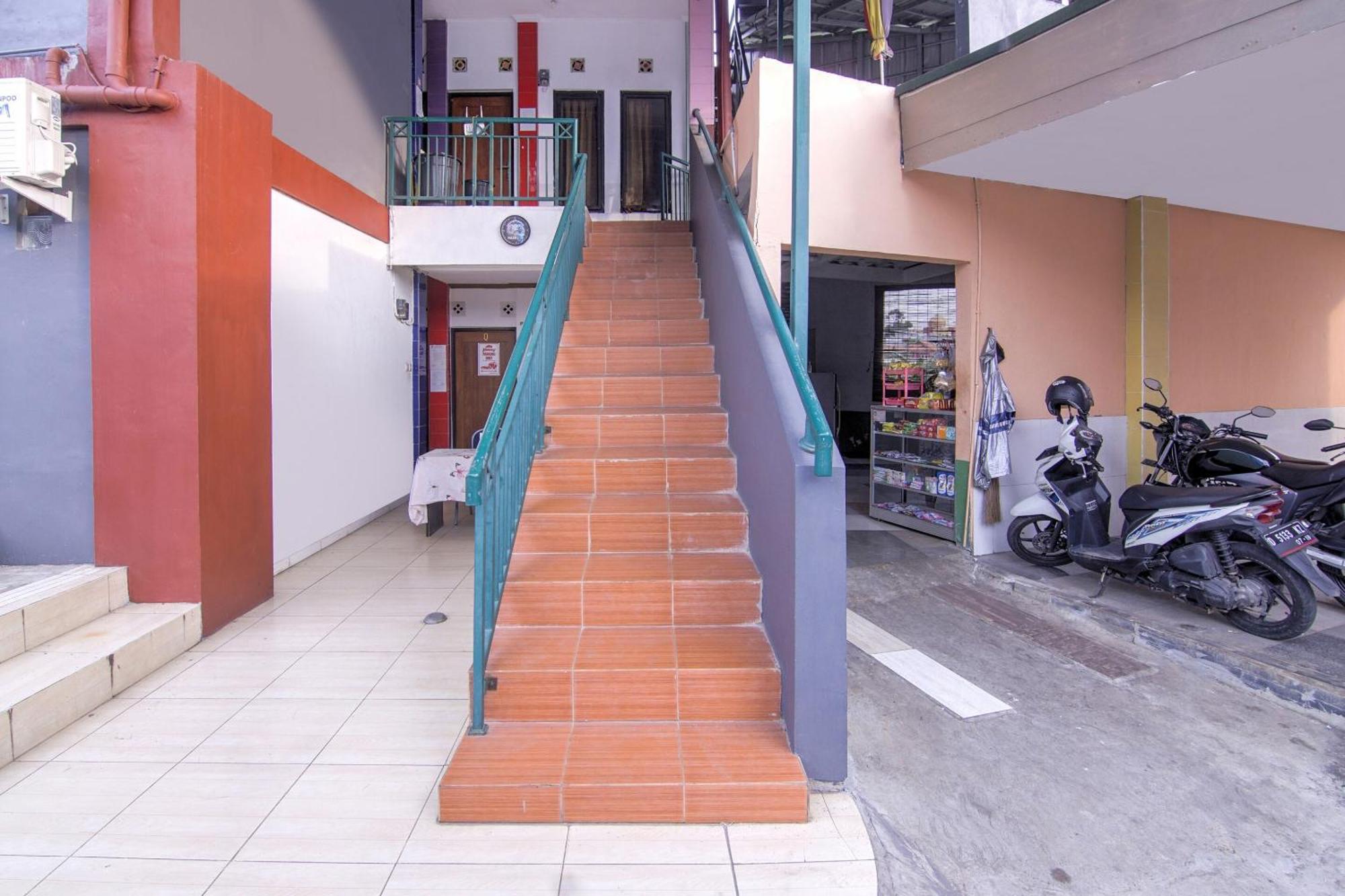 Oyo 3317 Maju Jaya Homestay Syariah Bogor Exterior foto